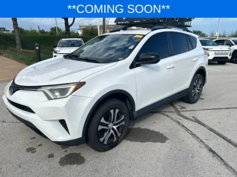 White 2017 Toyota RAV4 LE for sale in Kansas City, MO