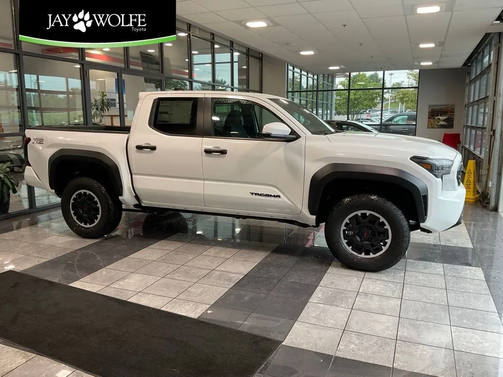 White 2026 Toyota Tacoma TRD Off-Road for sale in Kansas City, MO