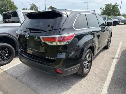 More photos of 2016 Toyota Highlander XLE V6 at Jay Wolfe Toyota, MO