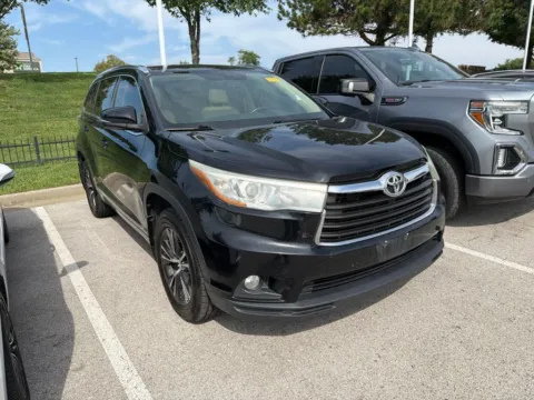 Another view of 2016 Toyota Highlander XLE V6 for sale in Kansas City, MO at Jay Wolfe Toyota