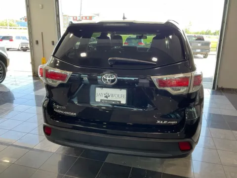 More photos of 2016 Toyota Highlander XLE V6 at Jay Wolfe Toyota, MO