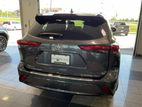 More photos of 2020 Toyota Highlander Limited at Jay Wolfe Toyota, MO