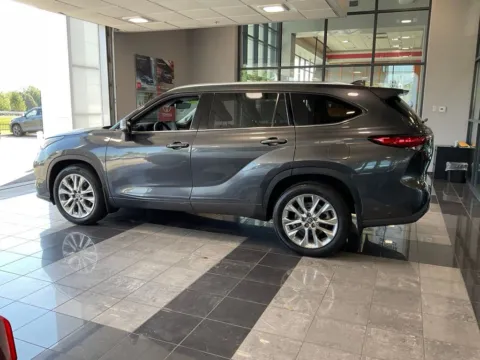 More photos of 2020 Toyota Highlander Limited at Jay Wolfe Toyota, MO