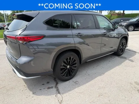 More photos of 2023 Toyota Highlander XSE at Jay Wolfe Toyota, MO