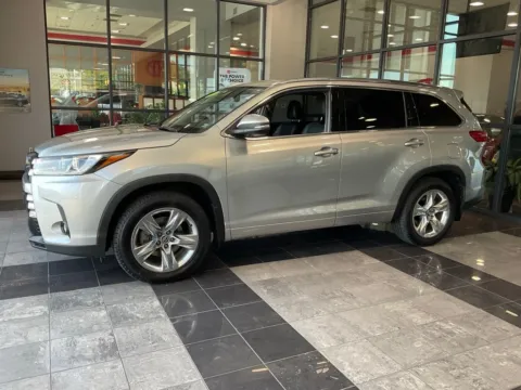 Another view of 2019 Toyota Highlander Limited for sale in Kansas City, MO at Jay Wolfe Toyota
