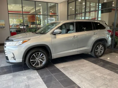 Another view of 2018 Toyota Highlander XLE for sale in Kansas City, MO at Jay Wolfe Toyota