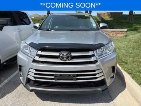 Photos of 2018 Toyota Highlander XLE for sale in Kansas City, MO at Jay Wolfe Toyota