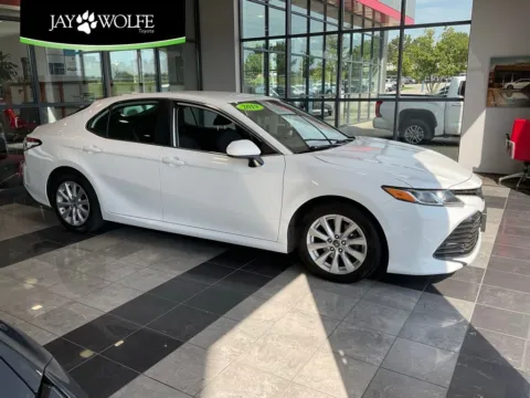 White 2019 Toyota Camry LE for sale in Kansas City, MO