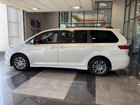 More photos of 2018 Toyota Sienna XLE at Jay Wolfe Toyota, MO