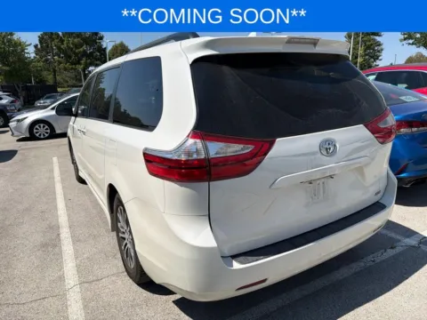 More photos of 2018 Toyota Sienna XLE at Jay Wolfe Toyota, MO