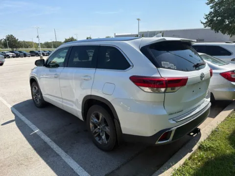 More photos of 2017 Toyota Highlander Limited Platinum at Jay Wolfe Toyota, MO