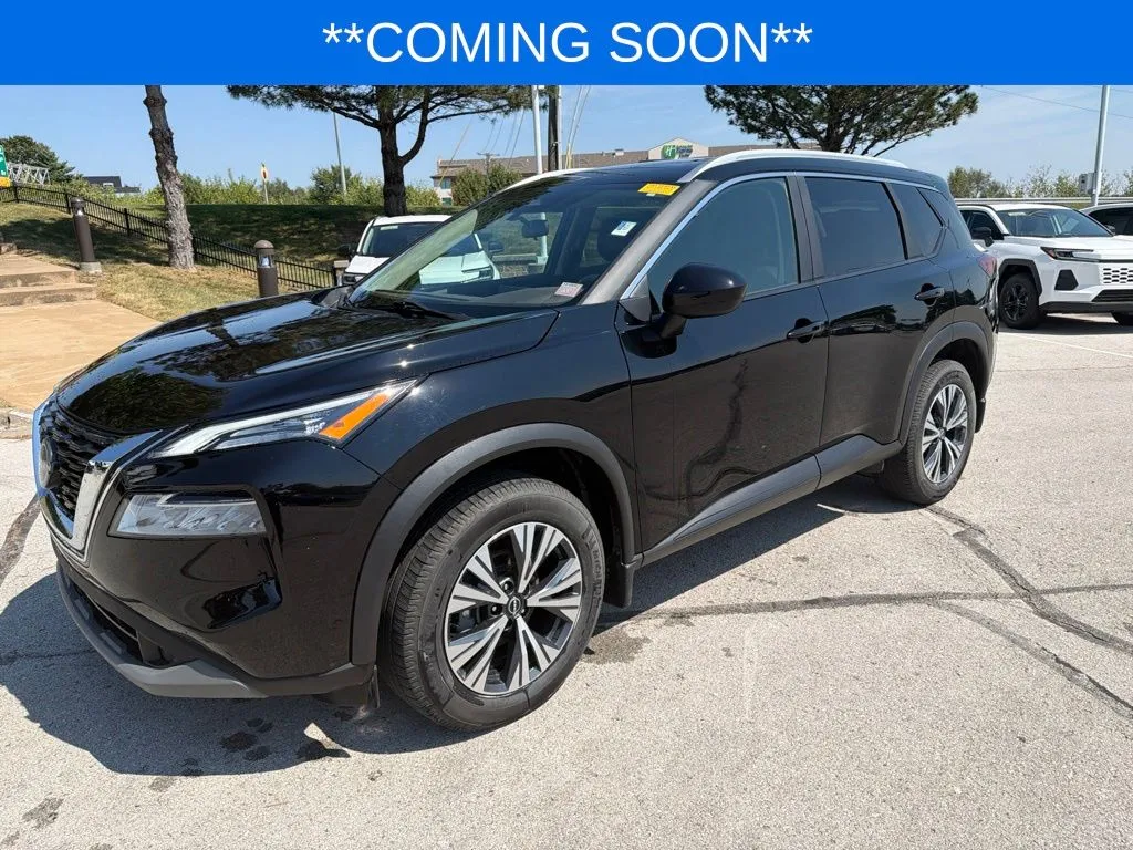Black 2023 Nissan Rogue SV for sale in Kansas City, MO