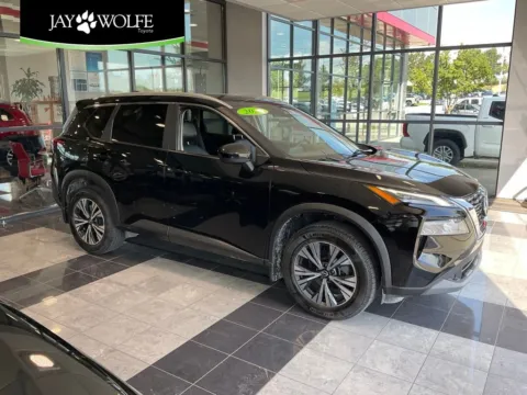 Black 2023 Nissan Rogue SV for sale in Kansas City, MO