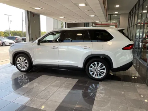 More photos of 2024 Toyota Grand Highlander Platinum at Jay Wolfe Toyota, MO