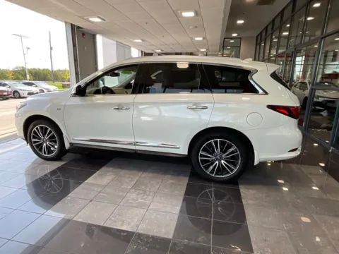 More photos of 2017 INFINITI QX60 at Jay Wolfe Toyota, MO