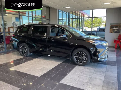 Black 2026 Toyota Sienna Platinum for sale in Kansas City, MO
