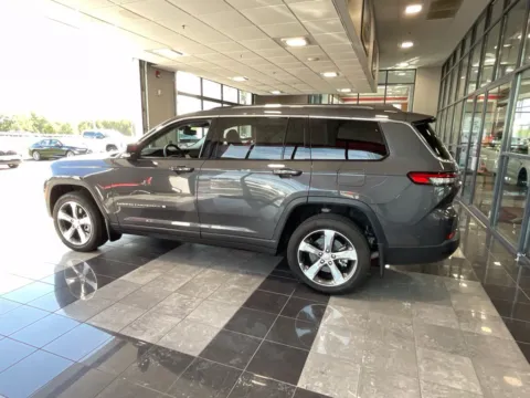 More photos of 2022 Jeep Grand Cherokee L Limited at Jay Wolfe Toyota, MO