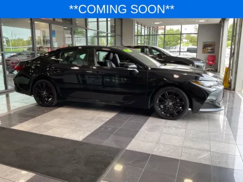 Black 2022 Toyota Avalon Hybrid XSE for sale in Kansas City, MO