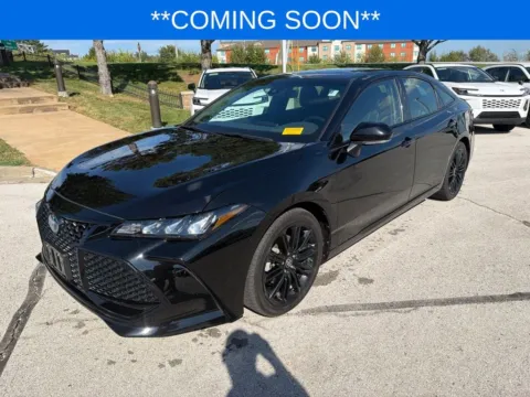 Black 2022 Toyota Avalon Hybrid XSE for sale in Kansas City, MO