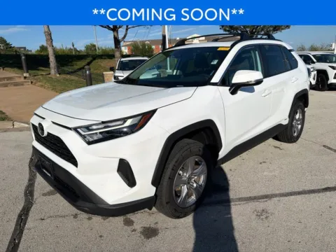 White 2025 Toyota RAV4 Hybrid XLE for sale in Kansas City, MO