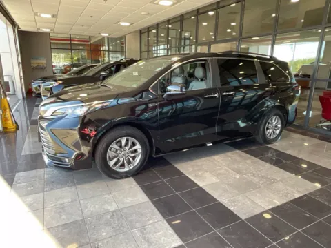 Another view of 2025 Toyota Sienna XLE for sale in Kansas City, MO at Jay Wolfe Toyota