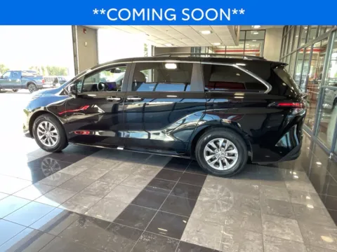 More photos of 2025 Toyota Sienna XLE at Jay Wolfe Toyota, MO