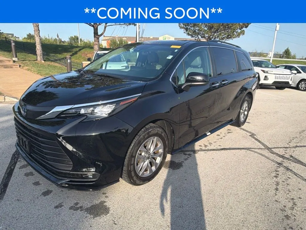 Black 2025 Toyota Sienna XLE for sale in Kansas City, MO