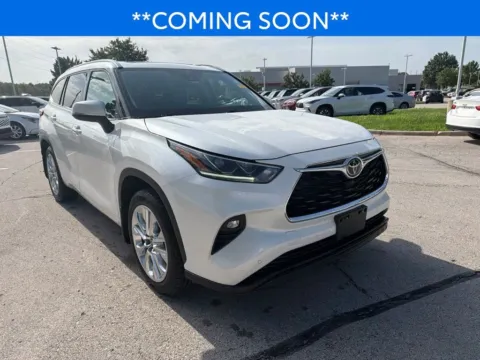 Another view of 2021 Toyota Highlander Limited for sale in Kansas City, MO at Jay Wolfe Toyota