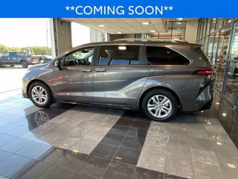 More photos of 2023 Toyota Sienna Limited at Jay Wolfe Toyota, MO