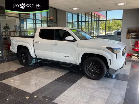 White 2024 Toyota Tacoma TRD Sport for sale in Kansas City, MO