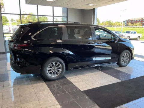 More photos of 2026 Toyota Sienna XLE at Jay Wolfe Toyota, MO