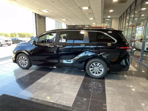 More photos of 2026 Toyota Sienna XLE at Jay Wolfe Toyota, MO