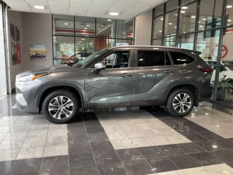 Another view of 2025 Toyota Highlander XLE for sale in Kansas City, MO at Jay Wolfe Toyota