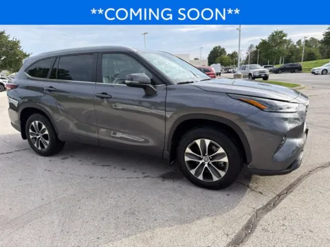 More photos of 2025 Toyota Highlander XLE at Jay Wolfe Toyota, MO