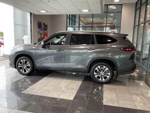 More photos of 2025 Toyota Highlander XLE at Jay Wolfe Toyota, MO