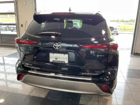 More photos of 2026 Toyota Highlander Hybrid Platinum at Jay Wolfe Toyota, MO