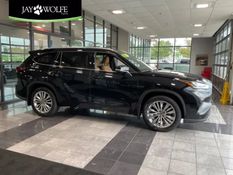 Black 2024 Toyota Highlander Platinum for sale in Kansas City, MO