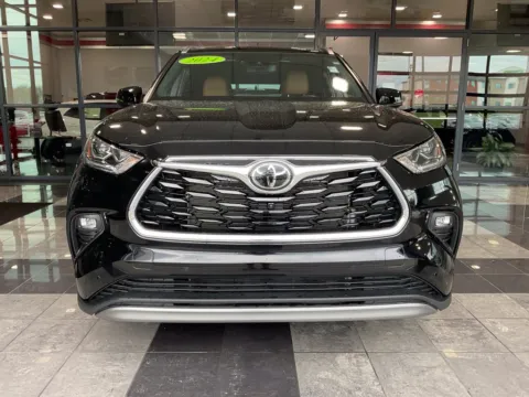 Photos of 2024 Toyota Highlander Platinum for sale in Kansas City, MO at Jay Wolfe Toyota