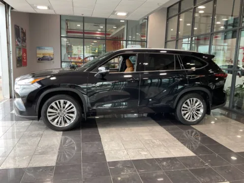 Another view of 2024 Toyota Highlander Platinum for sale in Kansas City, MO at Jay Wolfe Toyota