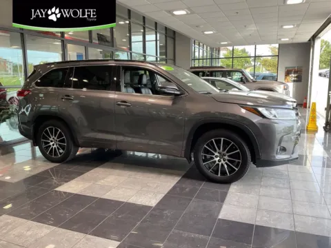 Gray 2018 Toyota Highlander SE for sale in Kansas City, MO