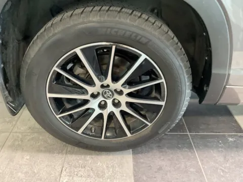 More photos of 2018 Toyota Highlander SE at Jay Wolfe Toyota, MO
