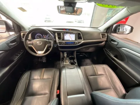 More photos of 2018 Toyota Highlander SE at Jay Wolfe Toyota, MO
