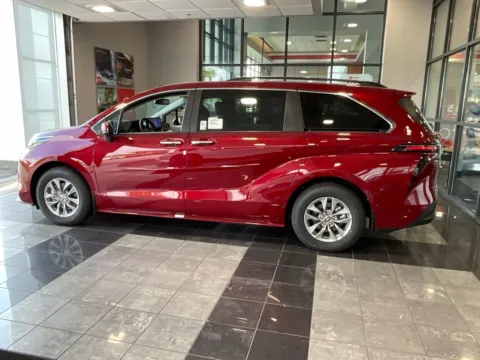 More photos of 2026 Toyota Sienna XLE at Jay Wolfe Toyota, MO