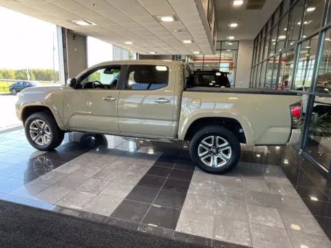More photos of 2019 Toyota Tacoma Limited at Jay Wolfe Toyota, MO