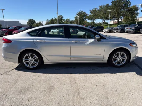 More photos of 2018 Ford Fusion Hybrid SE at Jay Wolfe Toyota, MO
