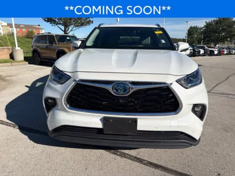 Photos of 2022 Toyota Highlander Hybrid Limited for sale in Kansas City, MO at Jay Wolfe Toyota