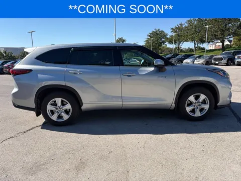 More photos of 2020 Toyota Highlander Hybrid LE at Jay Wolfe Toyota, MO