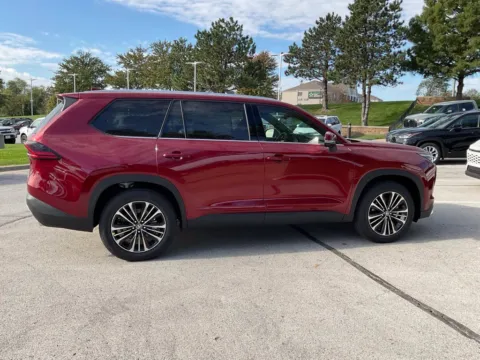More photos of 2026 Toyota Grand Highlander Hybrid MAX Platinum at Jay Wolfe Toyota, MO