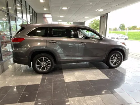 More photos of 2019 Toyota Highlander XLE at Jay Wolfe Toyota, MO