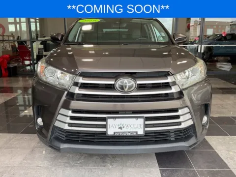 Photos of 2019 Toyota Highlander XLE for sale in Kansas City, MO at Jay Wolfe Toyota